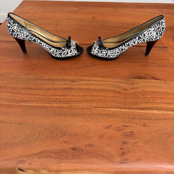 Bandolino Black and White Open Toe Pumps with Bow - Picture 4 of 6